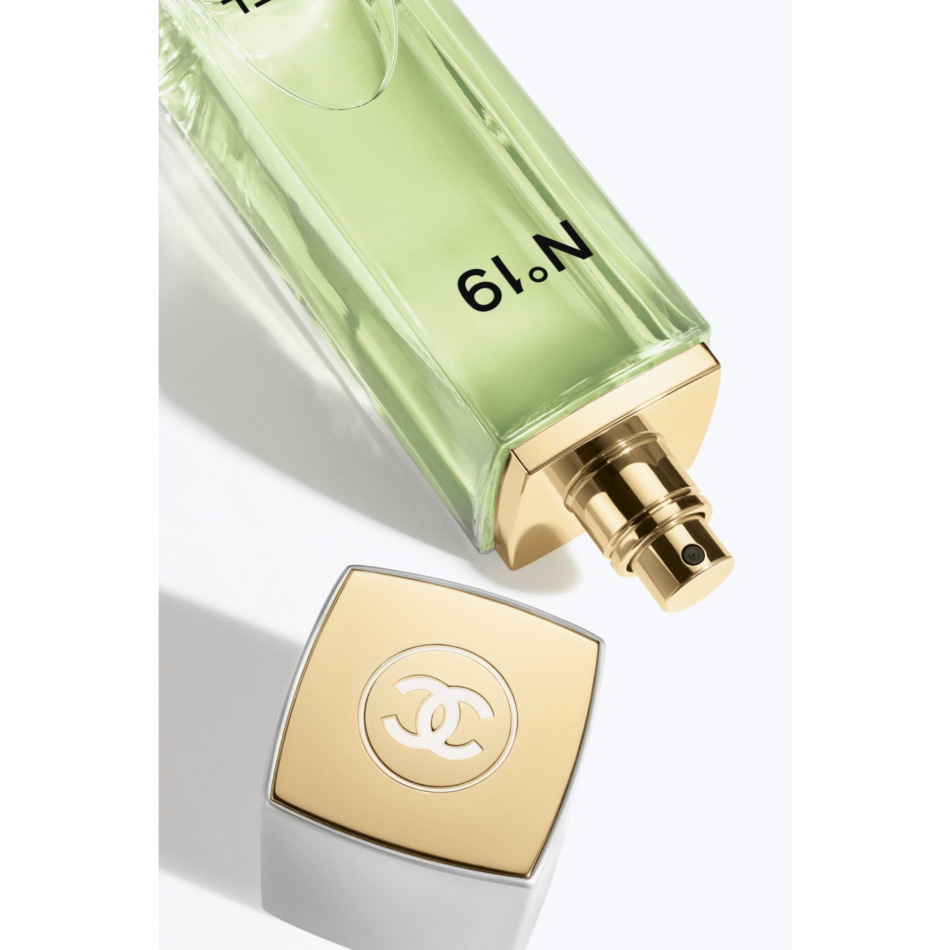 N°19 Eau De Toilette Spray - 3.4 FL. OZ.